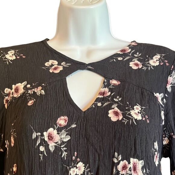 Full Tilt Gray Pink Floral Cutout Crinkle Top Long Sleeve Medium Boho Festival - Picture 3 of 6